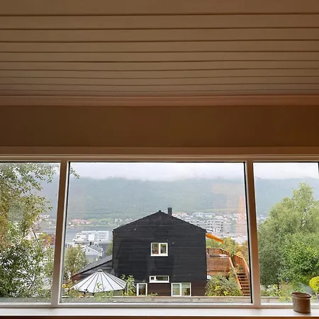Rum i privatbostad Rom I Koselig, Gammelt Hus Sentralt I