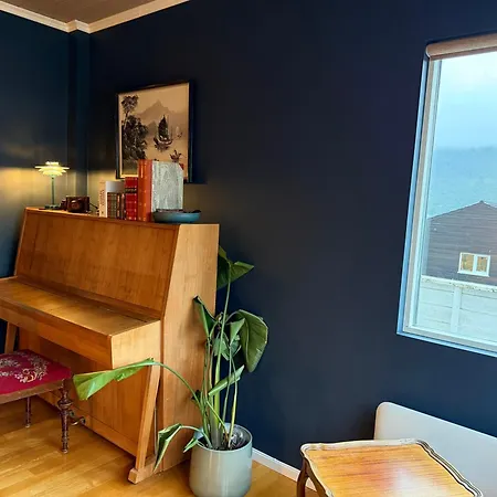 Rom I Koselig, Gammelt Hus Sentralt I Tromsø
